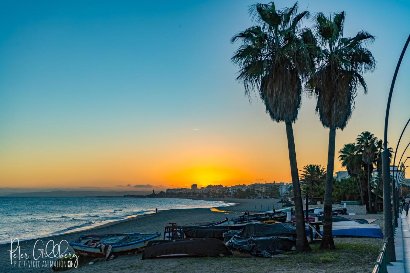 Casa Catalina Beach And Golf Apartment Estepona Bagian luar foto